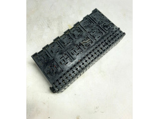 Блок предохранителей  357937039   Volkswagen Transporter - Caravelle T4    