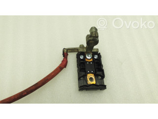 Плюсовый провод (аккумулятора)