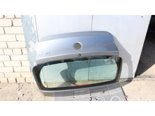 Задняя крышка (багажника)