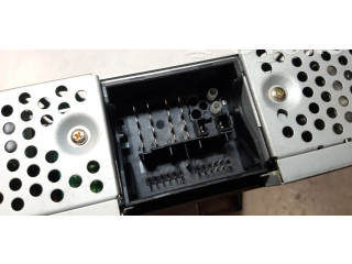 Радио/ проигрыватель CD/DVD / навигация