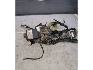 Pojistková skříňka MR563564 Mitsubishi L200 2004