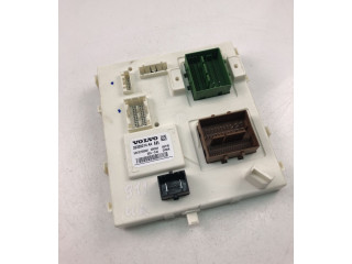 Блок предохранителей 32320214AA, UK911 Volvo XC40