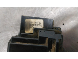 Ручка стеклоочистителей 33779502   Citroen Saxo