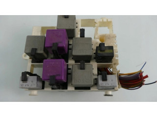 Блок предохранителей 4230082 Saab 9-5