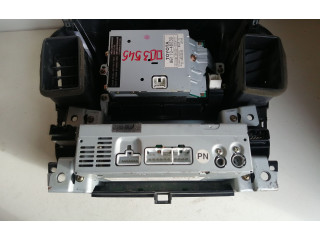 Радио/ проигрыватель CD/DVD / навигация