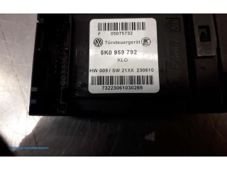 Zpětné zrcátko Volkswagen Caddy 2010