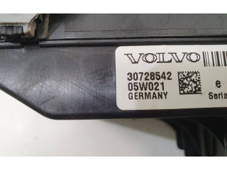Блок предохранителей 30728542   Volvo S80    
