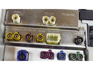 Радио/ проигрыватель CD/DVD / навигация