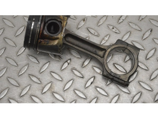 Píst Opel Vivaro M9R 784