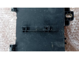 Блок предохранителей 13220830 Opel Astra H