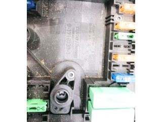 Блок предохранителей 017181301, 0-1718130-1 Skoda Octavia Mk2 (1Z)