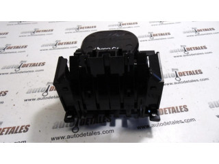 Передний держатель чашки