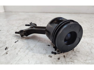 Píst    Nissan Navara D22     