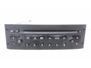 Радио/ проигрыватель CD/DVD / навигация