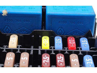 Блок предохранителей 8200766081, 1801618 Dacia Sandero