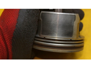  Поршень с шатуном    Volkswagen Golf VI  