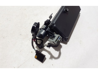 Блок предохранителей 32243277 Volvo S60