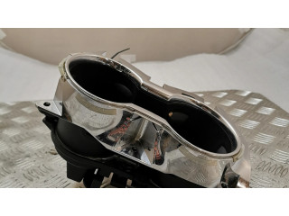 Передний держатель чашки