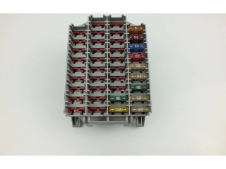 Блок предохранителей  9162439   Volvo V70    