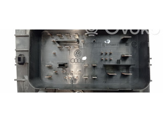 Блок предохранителей 1K0937125A   Audi A3 S3 8P    