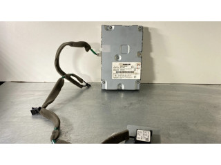 Радио/ проигрыватель CD/DVD / навигация