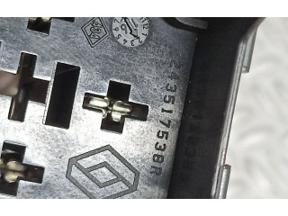 Блок предохранителей 243517538R Renault Clio IV