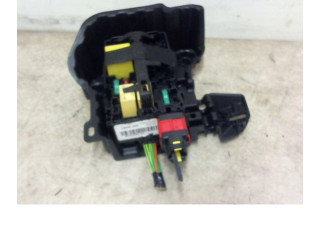 Блок предохранителей     Peugeot 2008 I    