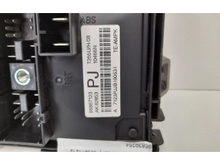 Блок предохранителей 96867123 Chevrolet Astra