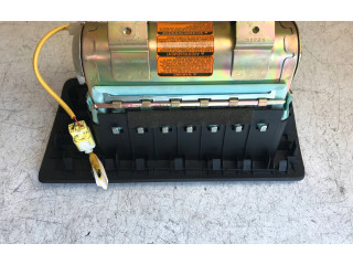 Подушка безопасности пассажира LD62 Mazda MPV II LW