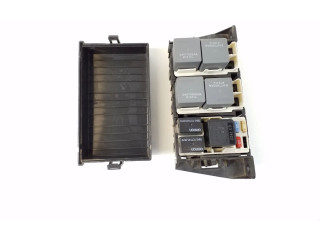 Блок предохранителей    Jeep Grand Cherokee    