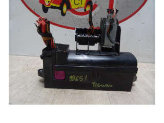 Pojistková skříňka Volkswagen Tiguan 2009