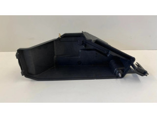 Другая деталь отсека двигателя