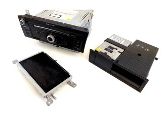 Радио/ проигрыватель CD/DVD / навигация