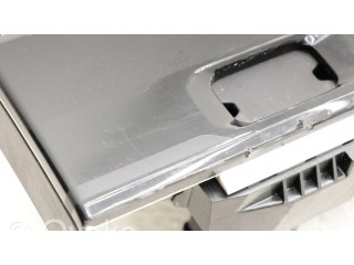 Радио/ проигрыватель CD/DVD / навигация