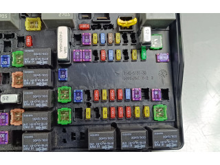 Блок предохранителей  P68253442AB   Jeep Grand Cherokee    