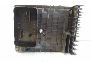 Блок предохранителей 1K0937125D, 1K0937132F Skoda Superb B6 (3T)