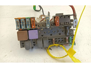 Блок предохранителей 7703497782   Renault Scenic I    