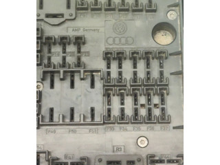 Pojistková skříňka 1K0937124K Volkswagen Caddy 2009