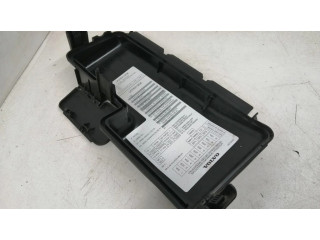 Крышка блока предохранителей 30728133 Volvo XC70