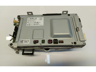 Řídící jednotka 1566786-05-e   Tesla Model 3 2021