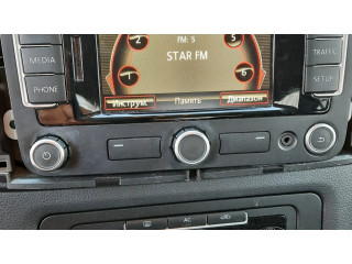 Радио/ проигрыватель CD/DVD / навигация