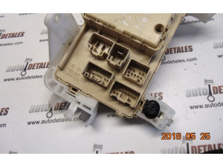 Блок предохранителей 89221-0F010 Toyota Corolla Verso E121