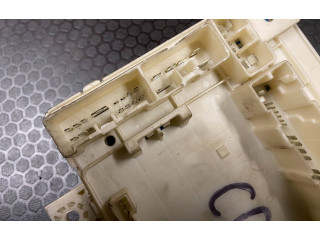 Блок предохранителей MN108320, 0124 Mitsubishi Colt