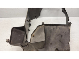 Другая деталь отсека двигателя