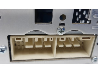 Радио/ проигрыватель CD/DVD / навигация