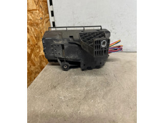 Блок предохранителей  30728132   Volvo XC90    