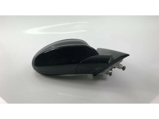 Боковое стекло в середине кузова