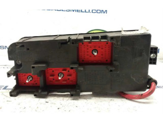 Блок предохранителей 13112920   Opel Vectra C    