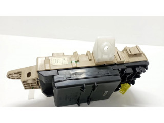 Блок предохранителей 8922630030   Lexus GS 300 400 430    