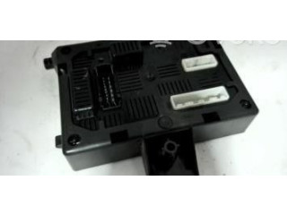 Блок предохранителей     Renault Clio III    